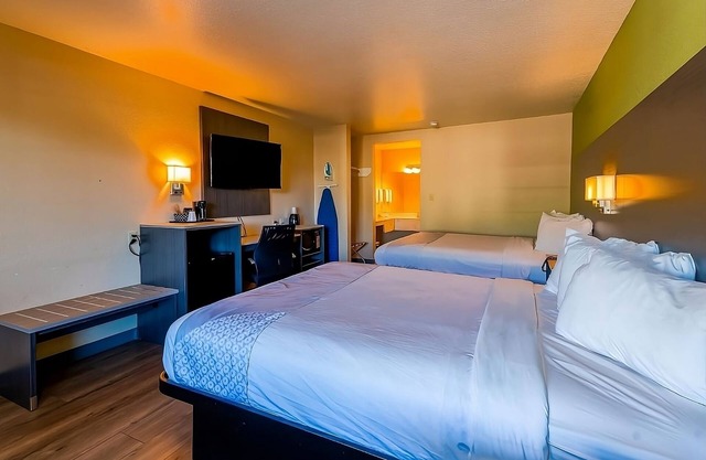 Pleasant Unit near H‑E‑B with Swimming Pool Access & Parking Available