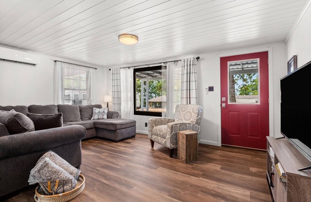 Pleasure Point Place WATERFRONT Cottage
