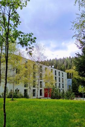 Plně vybavený apartmán pod Mumlavským vodopádem, ZAHRADA s ohništěm, ideální výchozí bod pro TURISTIKU, kousek do CENTRA, vybavený i pro DĚTI