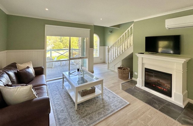 Plum Tree Cottage in the Barham Valley - Dogs Welcome
