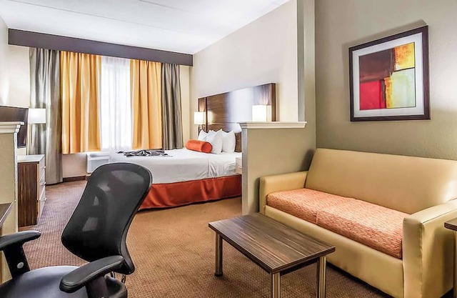 Plush Orlando Getaway - Perfect for Theme Park Days | Relaxing Space w/ Pool