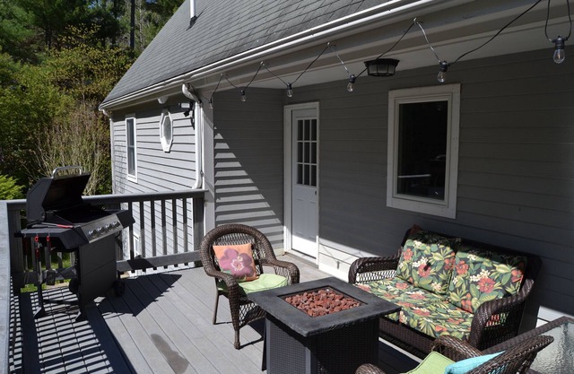 Plymouth Home, Pond and Private Beach Access