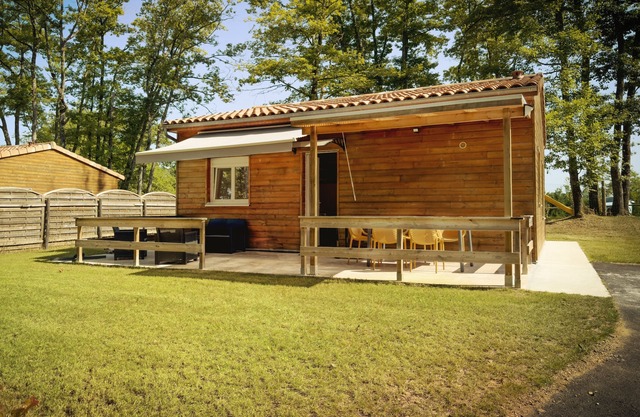 PRM chalet in the heart of the Périgord Noir in a vacation village