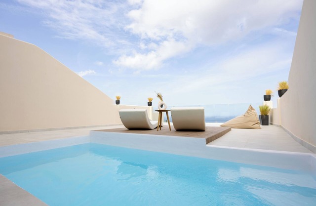 Pnoé Luxury Suites