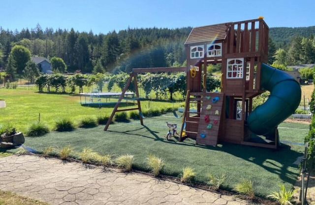 PNW Countryside Estate with Playground and Pickleball court