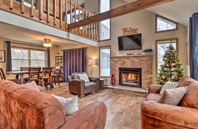 Poconos Escape with Hot Tub Less Than 7 Mi to Ski Slopes!