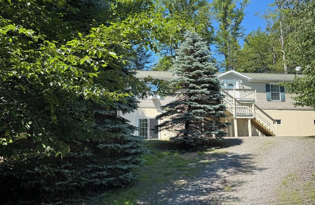 Poconos Retreat: Pools, Sauna, Lake & Outdoor Fun