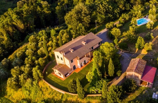 Podere Torre, independent residence with 3 apartments. AC. salt water pool