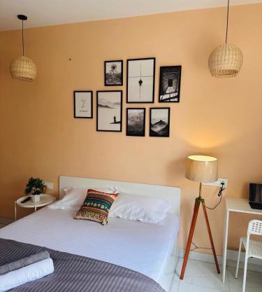 Poetry: Pvt Studio in Koregaon Park . AC WiFi SmartTv