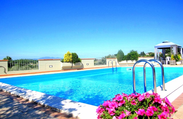 AGRITURISMO POGGIO ALLA CAVALLA con piscina en el corazón de la Toscana
