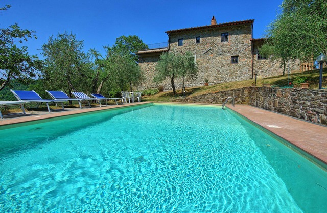 Villa en Rinforzati con 6 habitaciones, capacidad 12