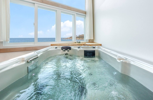 Pohang In The Blue Spa Pension