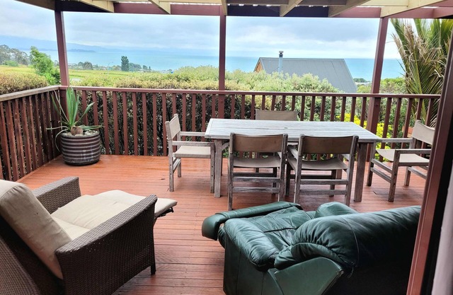 Pohara's Kauri Lodge - Coastal Views in Golden Bay