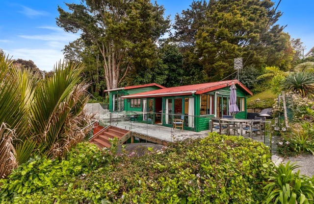 Pohutukawa Cottage - Matakana Holiday Home
