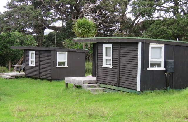 Pohutukawa Cottage - Seclusive cabin hideaway
