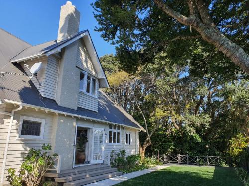 Pohutukawa House - New Plymouth Holiday Home