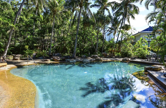 Poinciana Lodges -Ocean Views