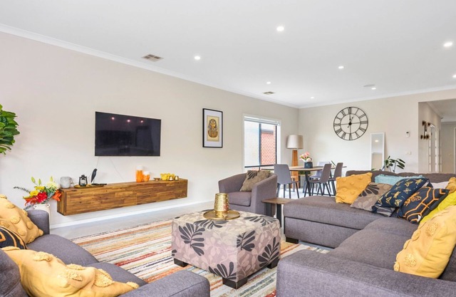 Point Cook Serenity Stay 4 Bedrooms