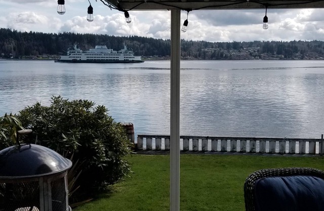 Point Herron Cottage in Manette