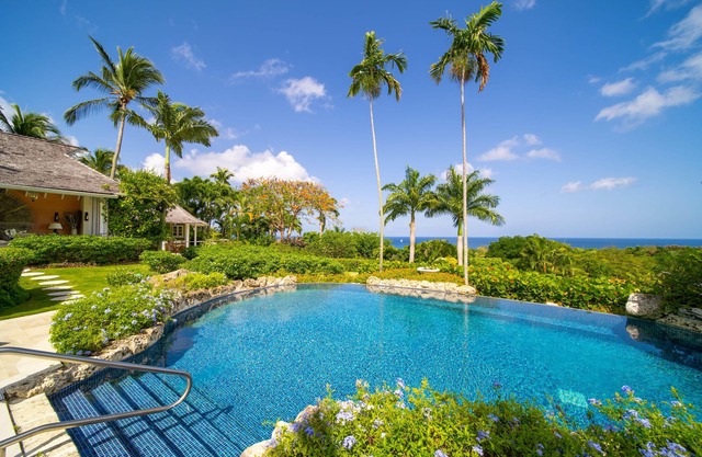 Vistas panorámicas de los océanos, Sandy Lane Estate, piscina con glorieta, estanque de peces Koi