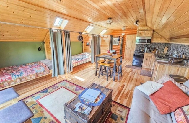 Points Unknown Guest Suite - Unique Lodging Experience with Sled Dogs