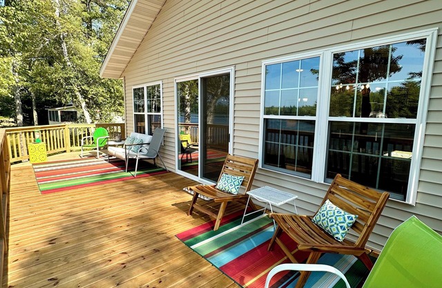Pointview Cottage overlooking Crooked Lake