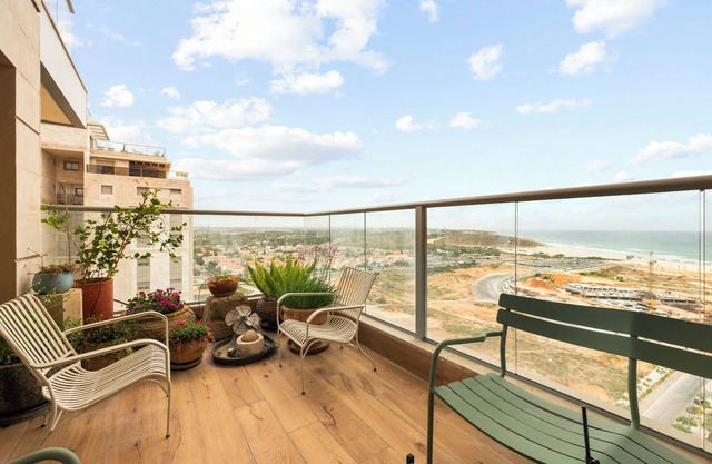 Poleg Beach Seaview Stylish Stay by Sea N' Rent