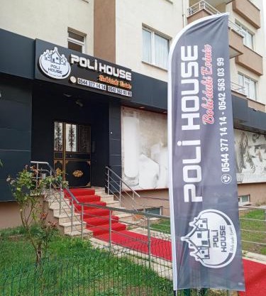 poli house