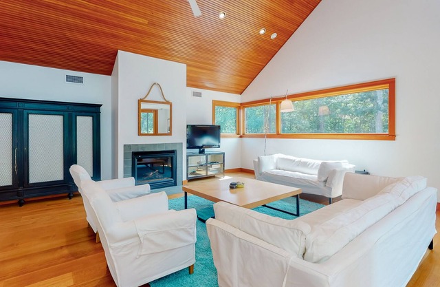 Polished architectural gem w/ private pool, covered patio & vaulted ceilings