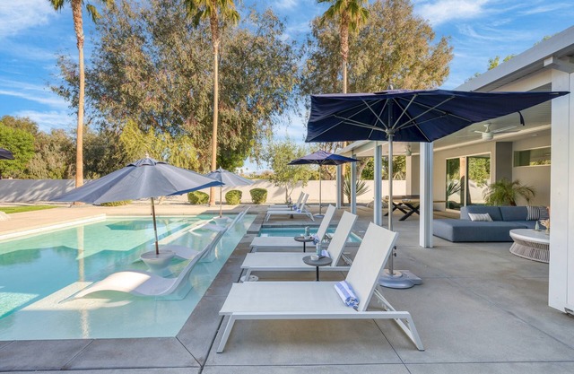 Polo Villa 6 by Avantstay Features Expansive Putting Green, Pool, Spa & Outdoor Firepit 260324 5 Bedrooms