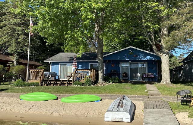 Polski Cottages on Intermediate Lake