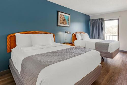 Polynesian Hotel & Suites