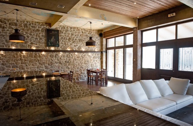 Polys Guest House