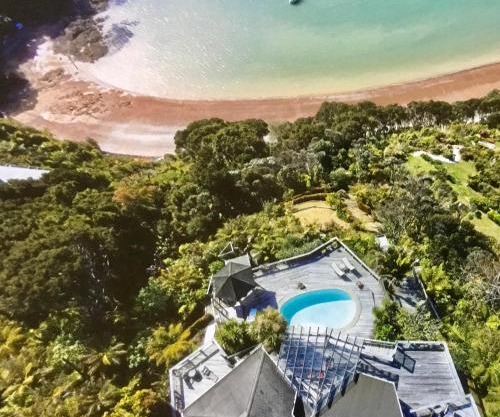 Pomare Beach Chalet
