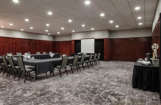 Pomeroy Hotel & Conference Centre