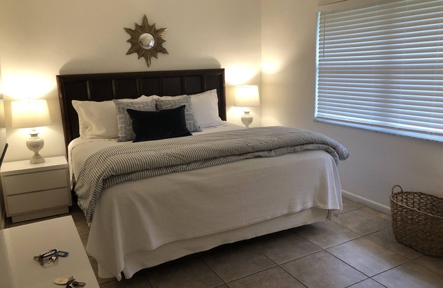 Condominio luminoso en un complejo tranquilo para no fumadores, con vista a la costa