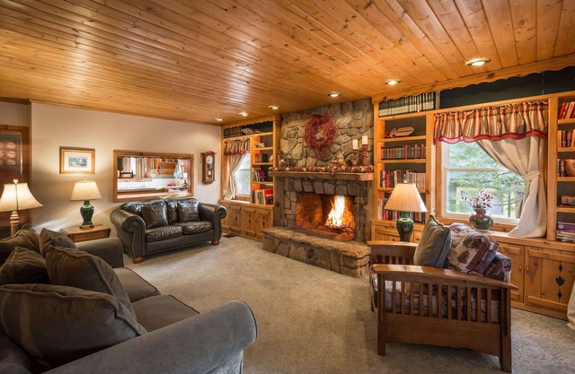 Ponderosa Lodge - Lodge | 11 Beds | Three Bathrooms | Sleeps 15