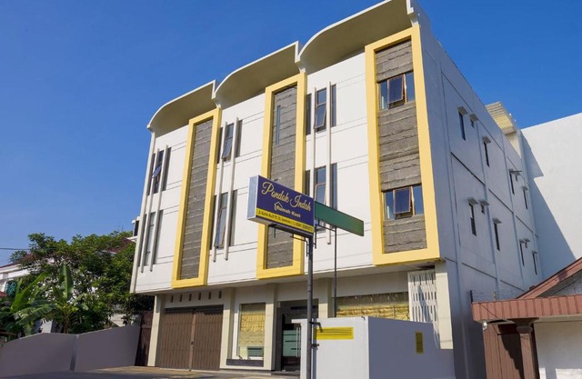 Pondok Indah Guest House by ecommerceloka