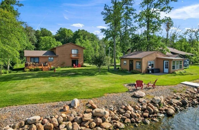 Pontoon Rental, Great Fishing, Guest House, Swimming off of Dock, & More!