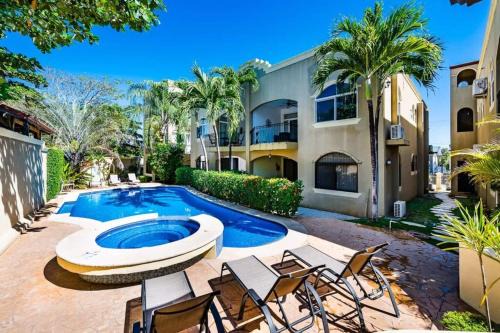 Pool & Ac Close To Beach With Free Bikes!