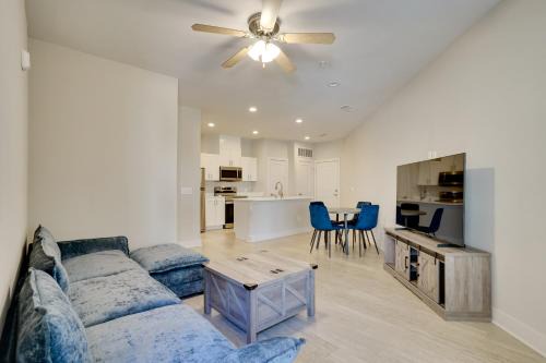 Pool Access, 1 Mi to Shops and Eats Crowley Rental