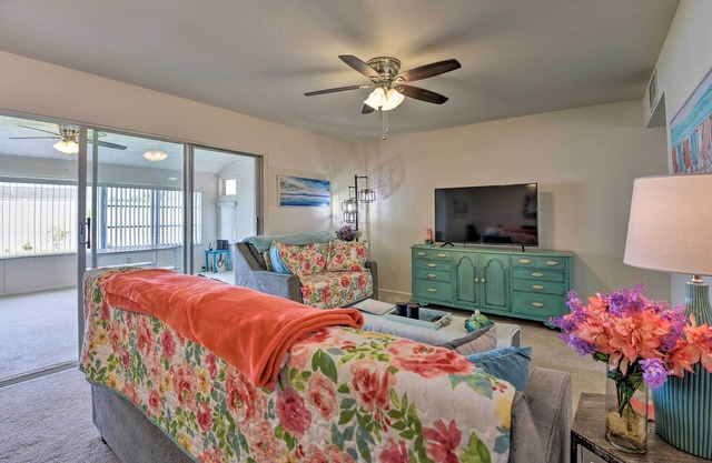 Pool Access: Ranch-Style House in Sun City Center