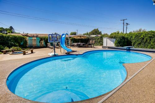 Pool and Hot Tub Access Luxury Roy Oasis!