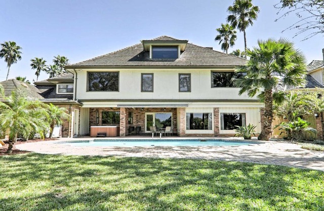 Pool and Hot Tub Lakefront Harlingen Home