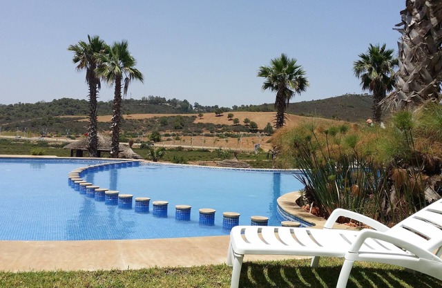 Apartamento con piscina y vistas a la montaña