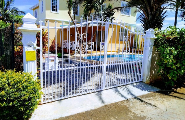 Apartamento con piscina en Villa ALBION West Coast