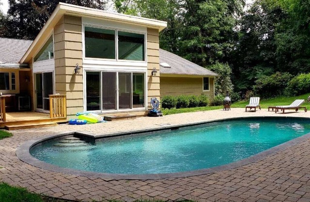Pool & beach vacation in Westport, Connecticut