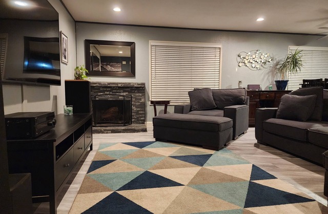 Pool - Centrally located to Napa Valley, Bay Area, Sacramento Region