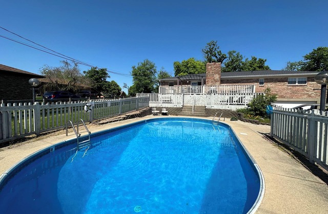 *POOL* Fenced Yard, Pets, ARK Encounter, Airport