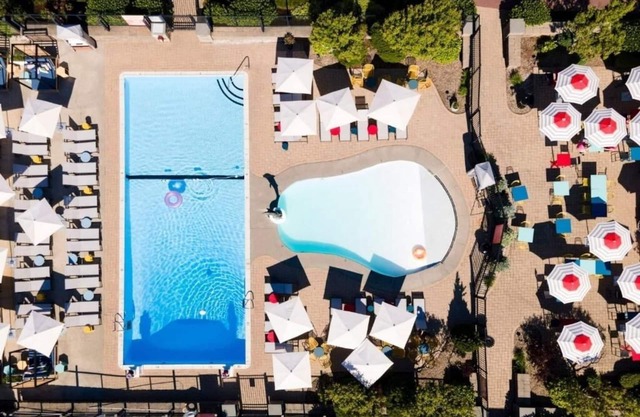 Pool Glimpse: Red Jacket Resort, 2 Queens, Pool Access, Boardwalk Fun, 2 Rooms